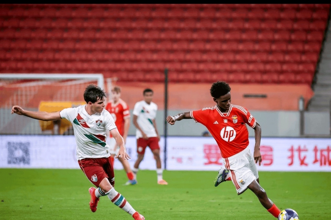 比赛现场激烈的词 比赛现场激烈的词